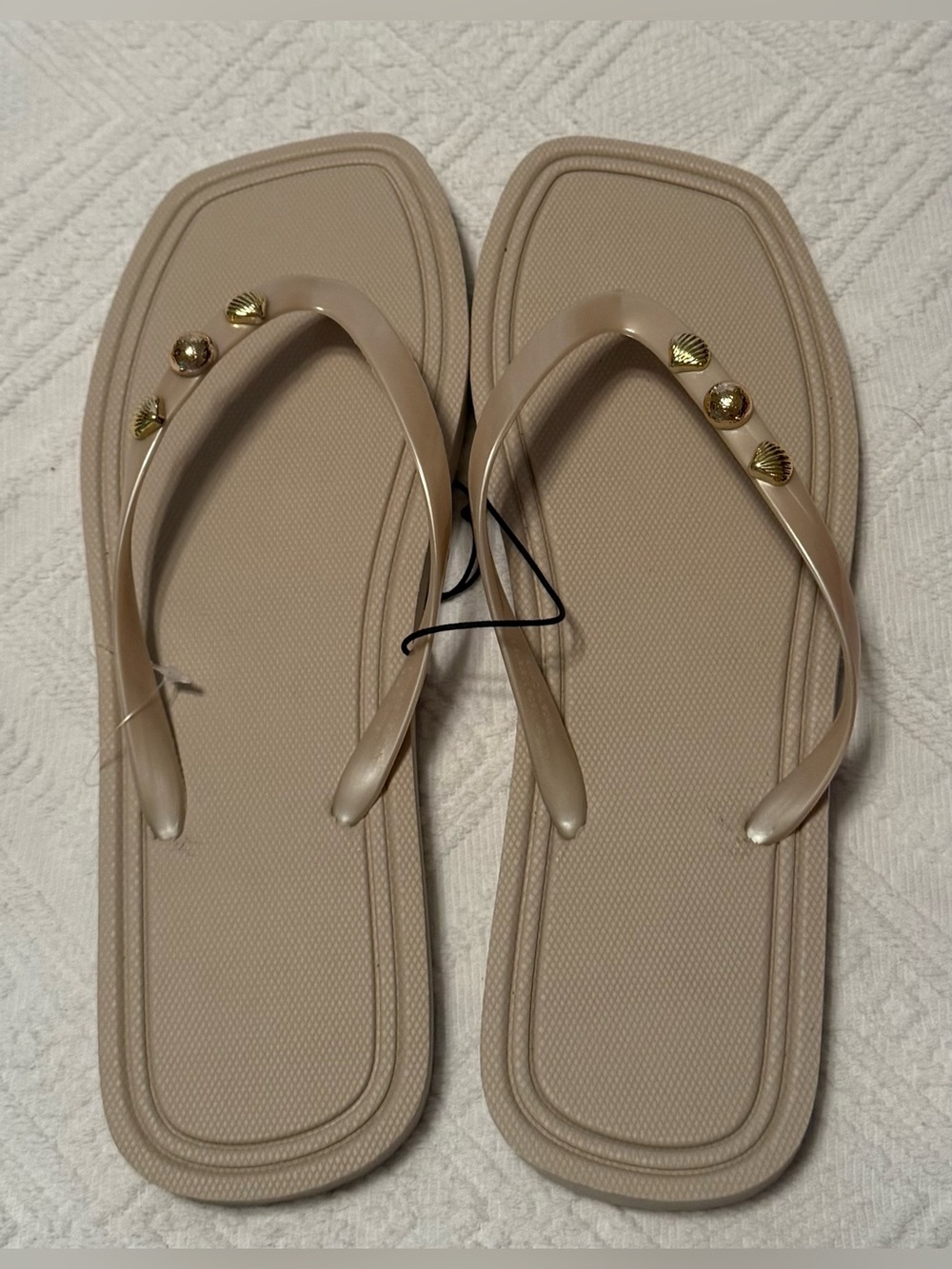 Sandals Flip Flops slip on shoes - size 7/8 med NEW! Golden Beige w/gold accents - Picture 3 of 11